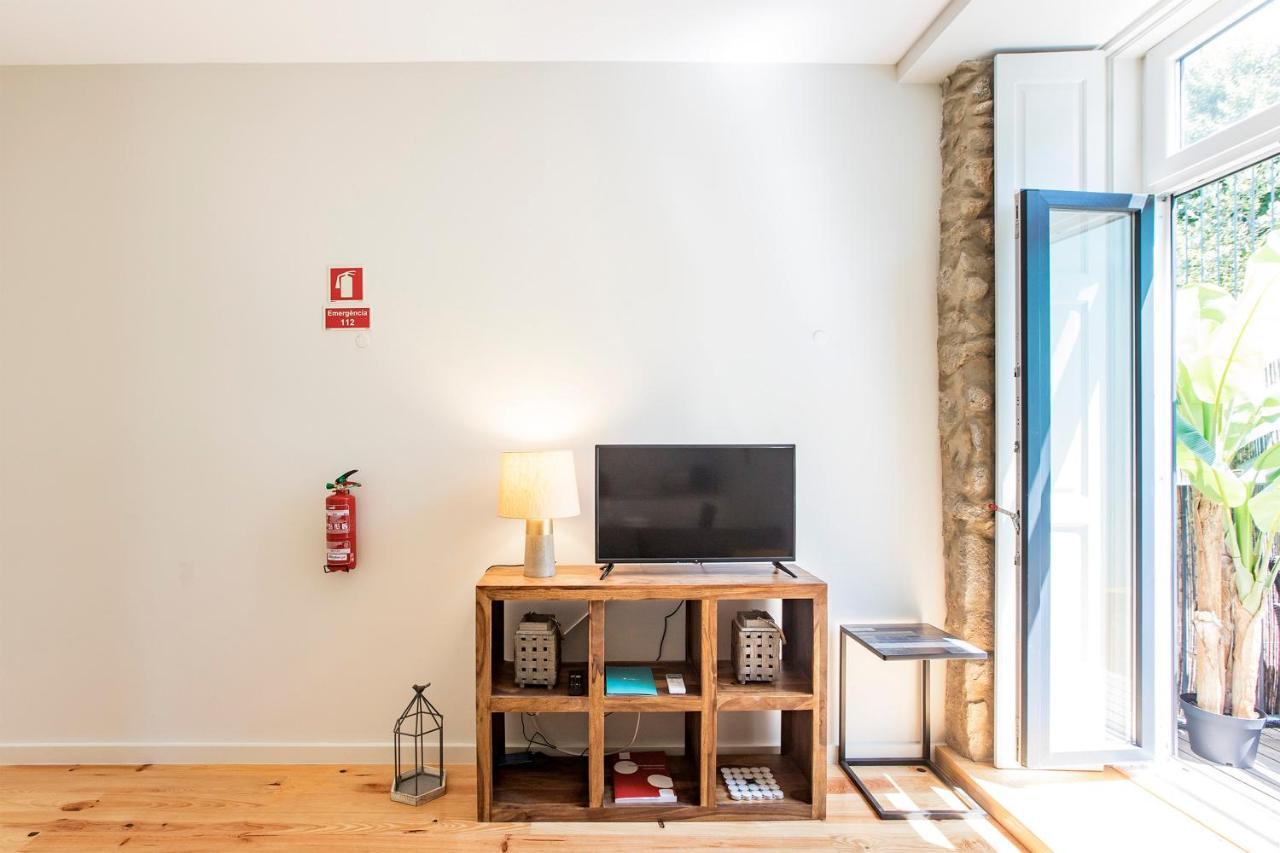 Central Studio W/ Pool, Ac & Patio By Lovelystay Porto Bagian luar foto